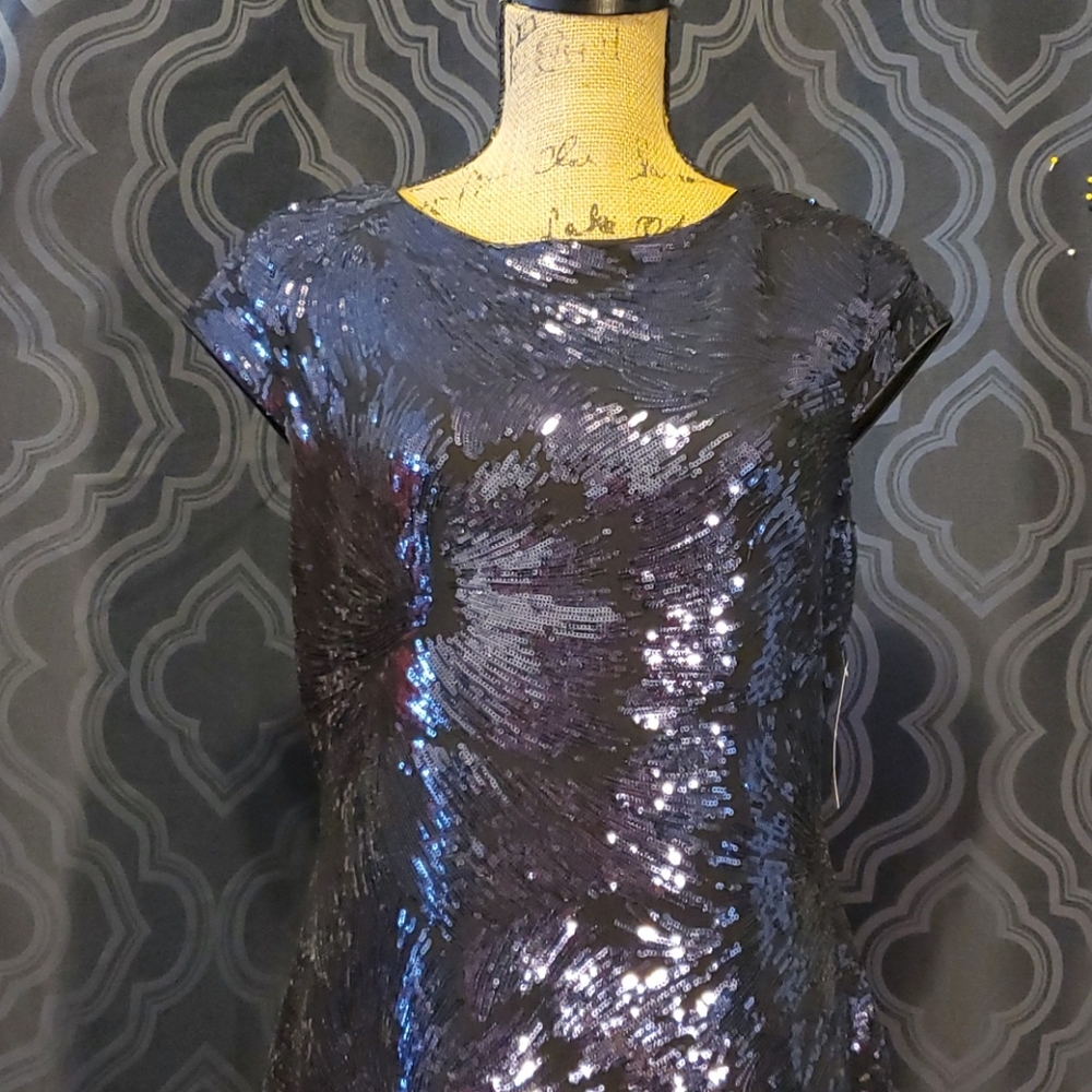 Very classy dress - Picture 3 of 14